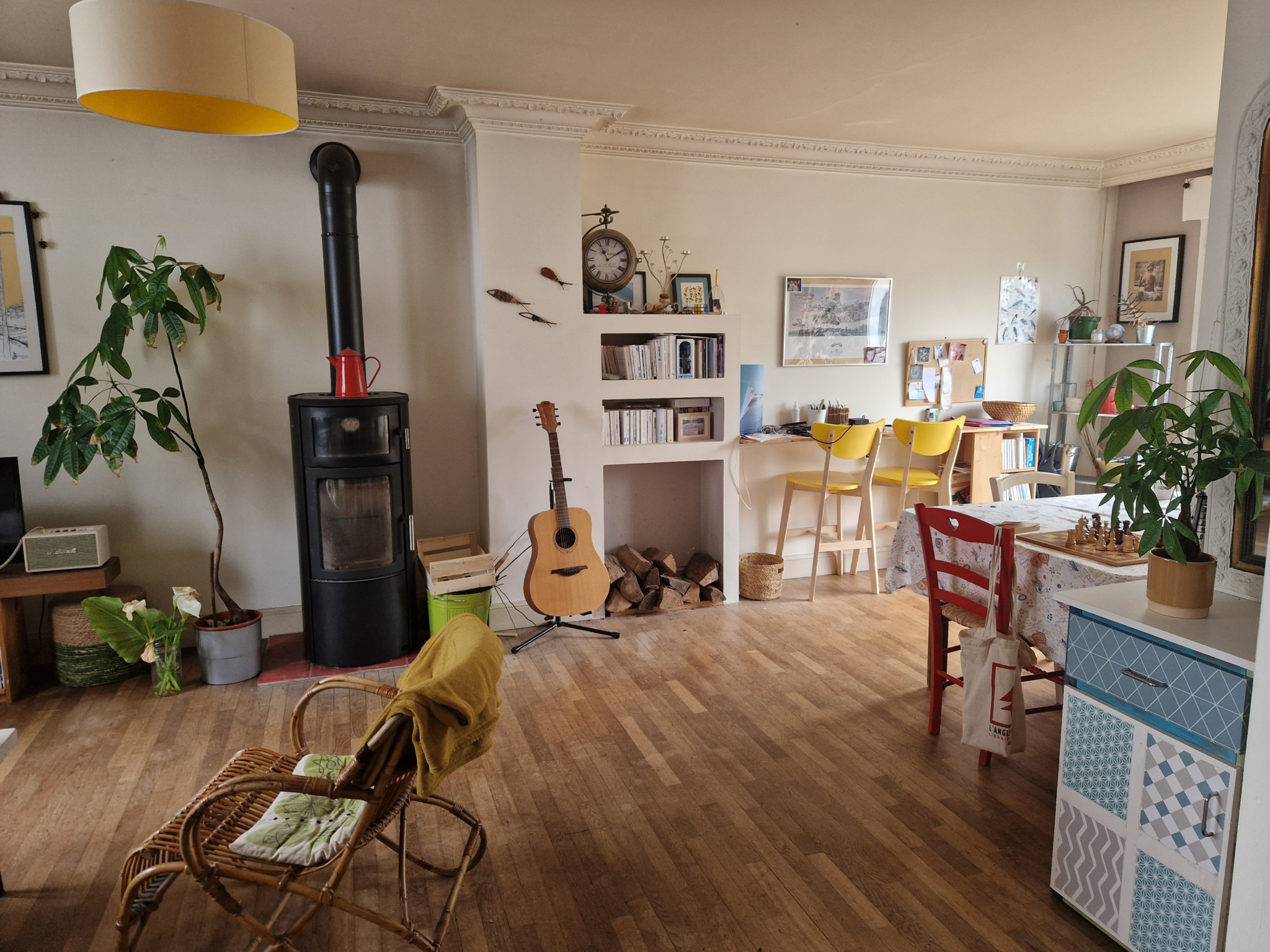 Séjour Séjour lumineux exposé sud avec poêle à bois