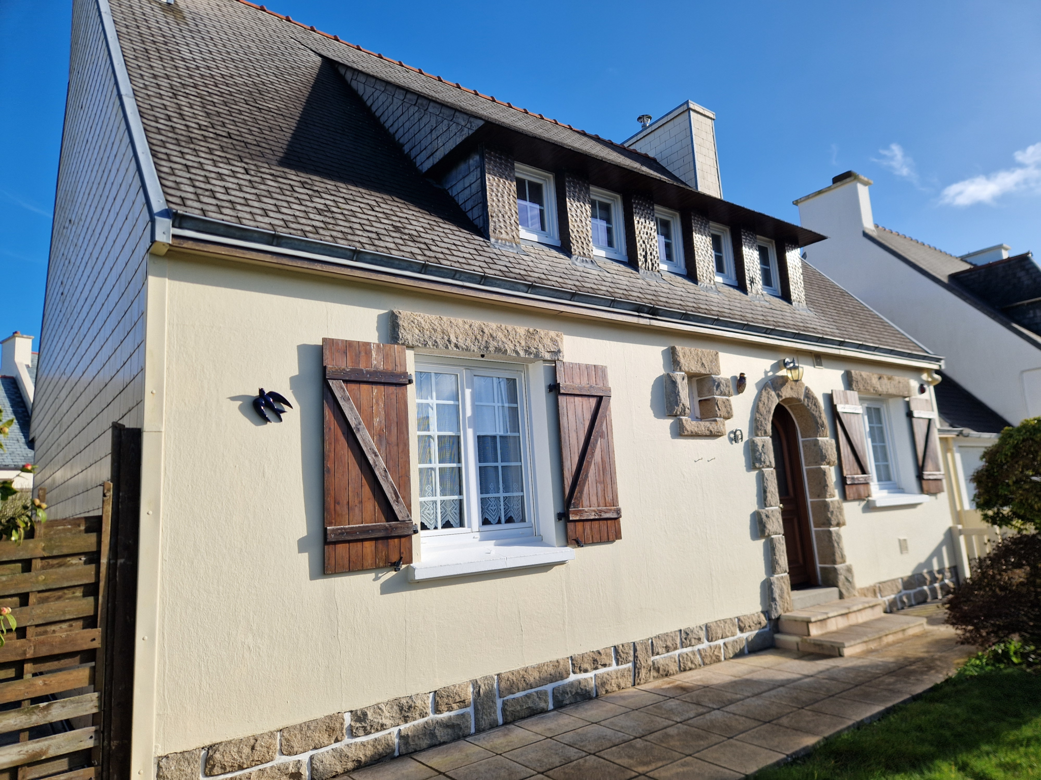 Façade Maison 4 chambres à Poullan-sur-Mer avec jardin