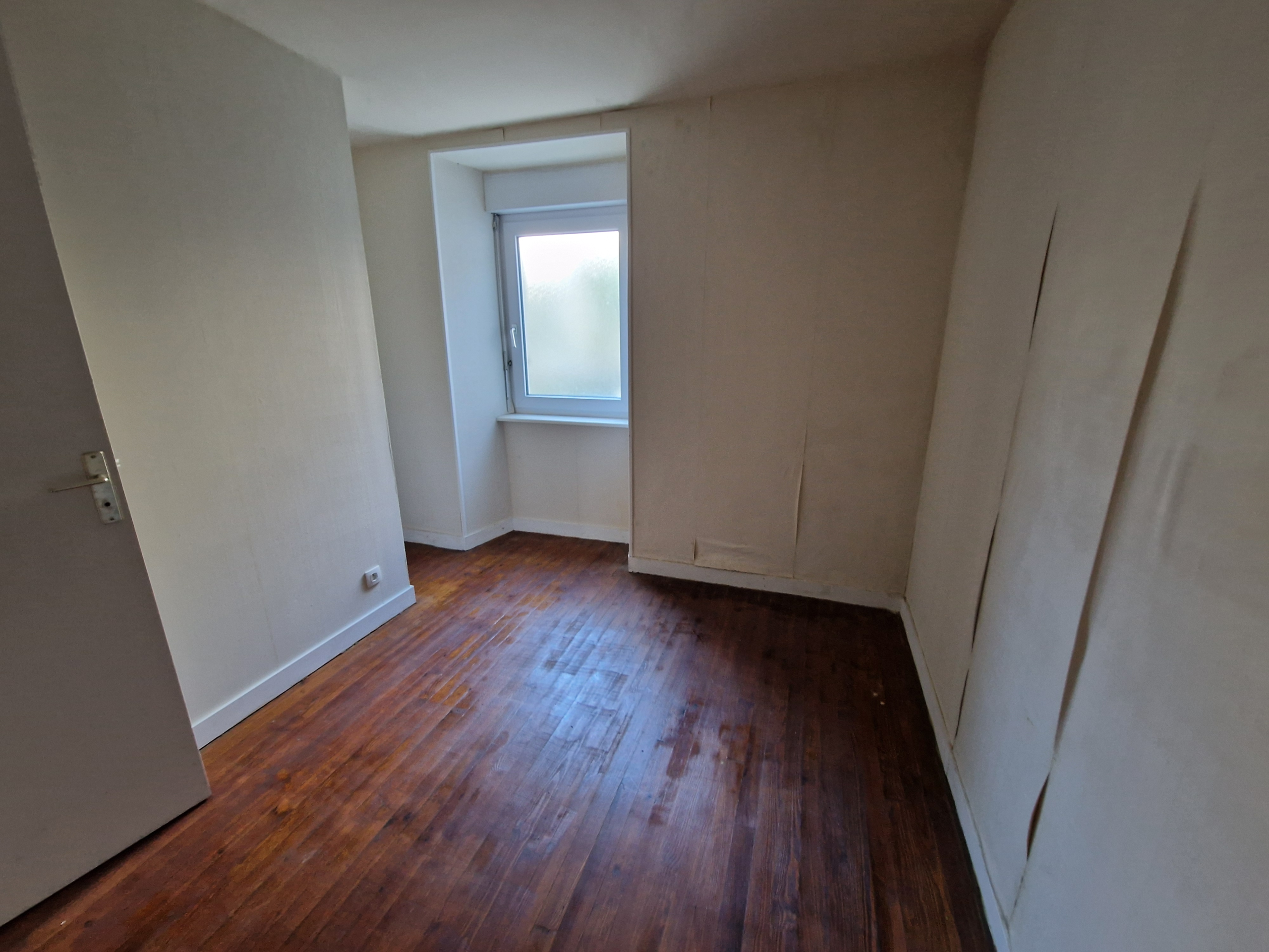 Seconde chambre ou bureau dans appartement centre-ville Douarnenez.