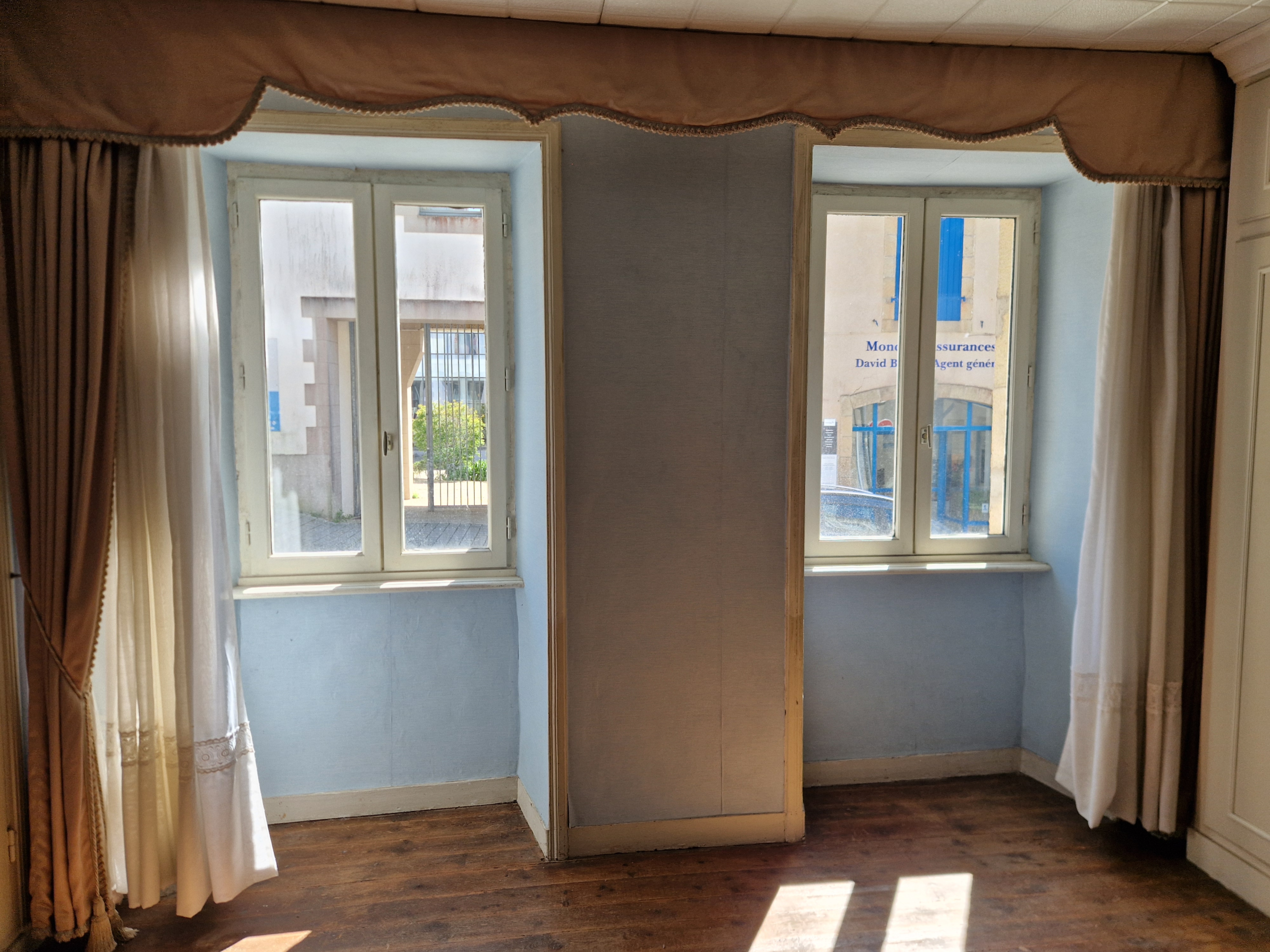 Chambre dans appartement T3 situé au Port Rhu à Douarnenez.