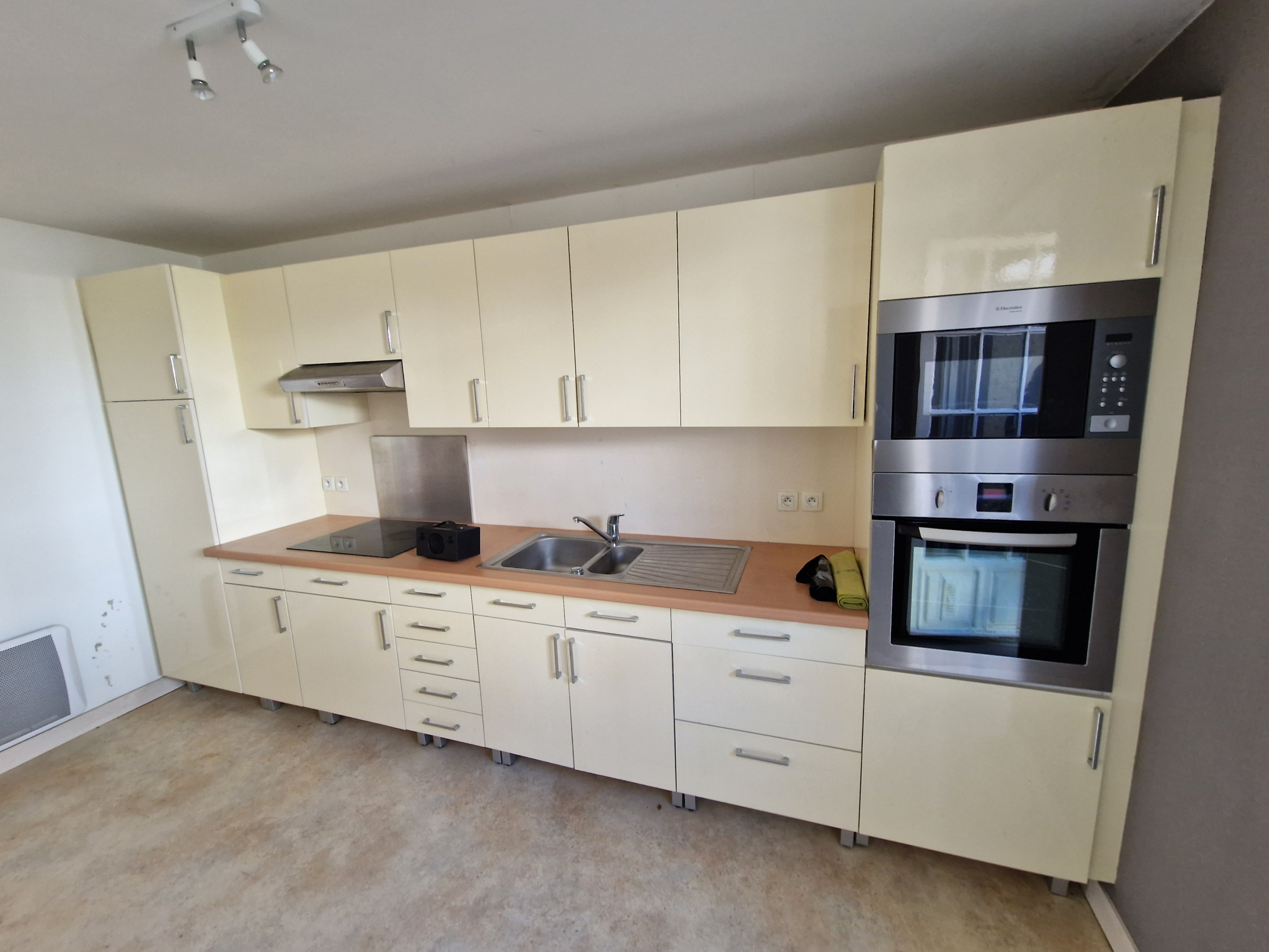 Cuisine ou espace à aménager dans appartement à Douarnenez centre.