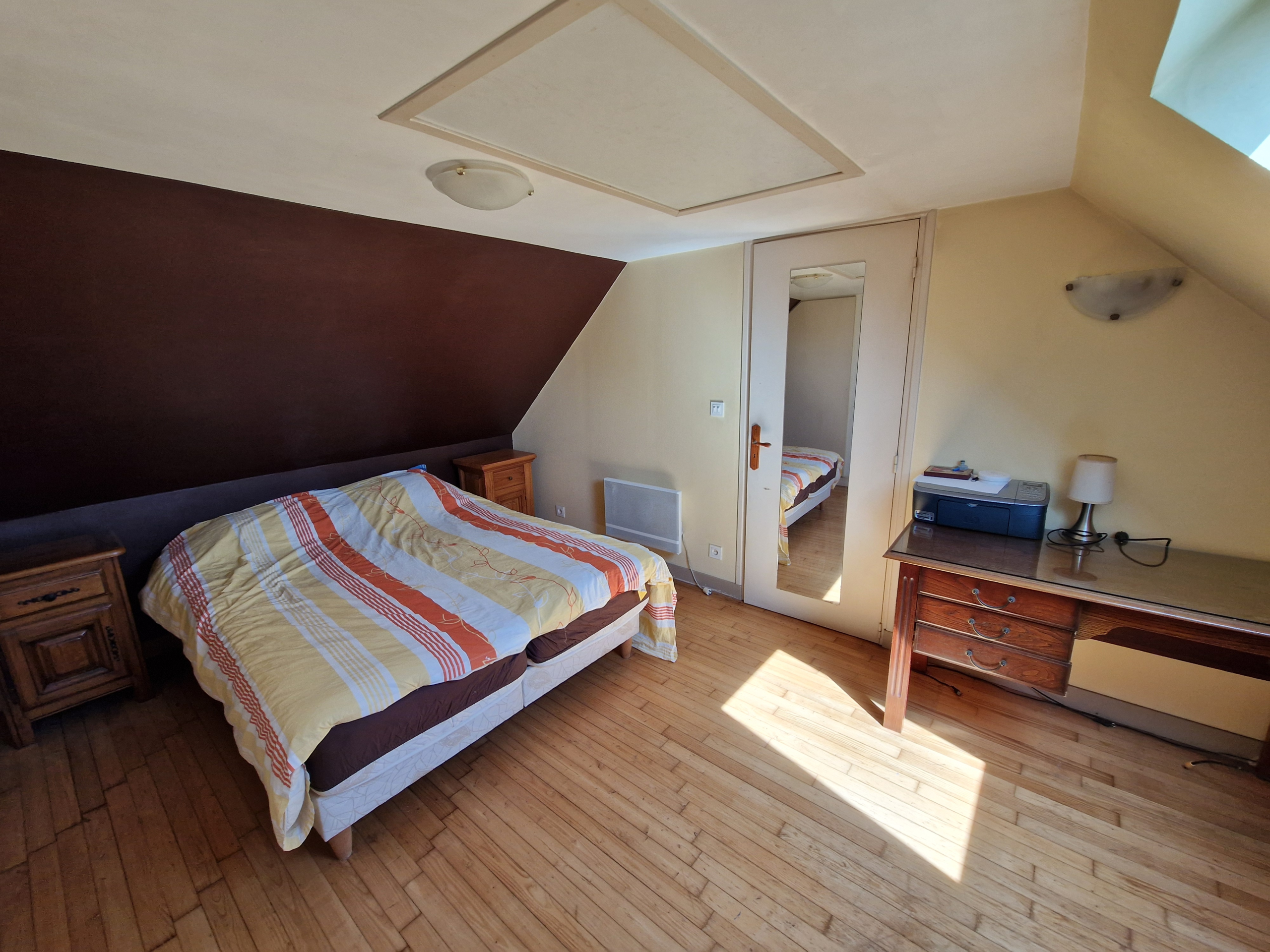 Chambre lumineuse de la maison