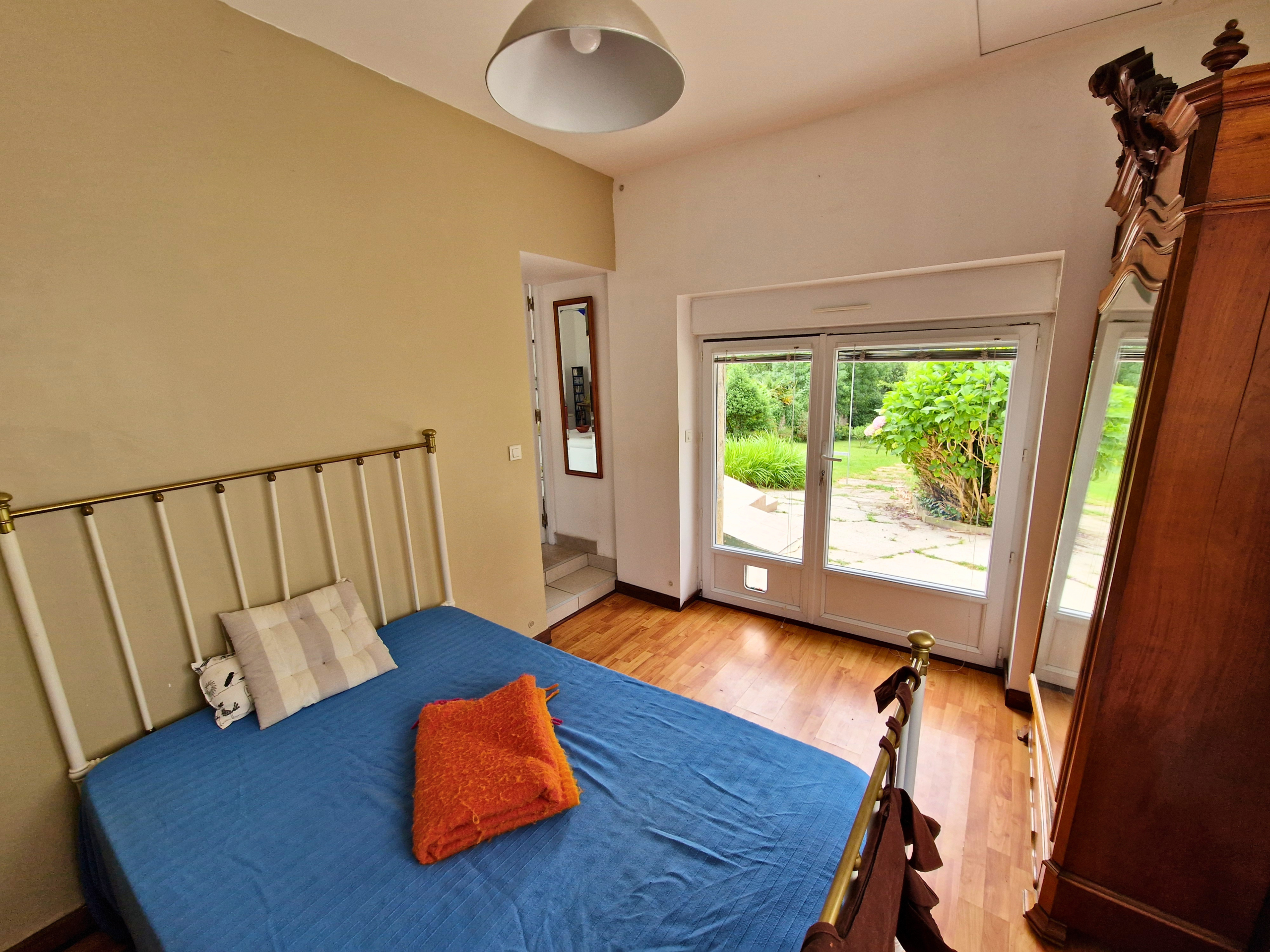 Chambre rez-de-chaussée avec accès jardin