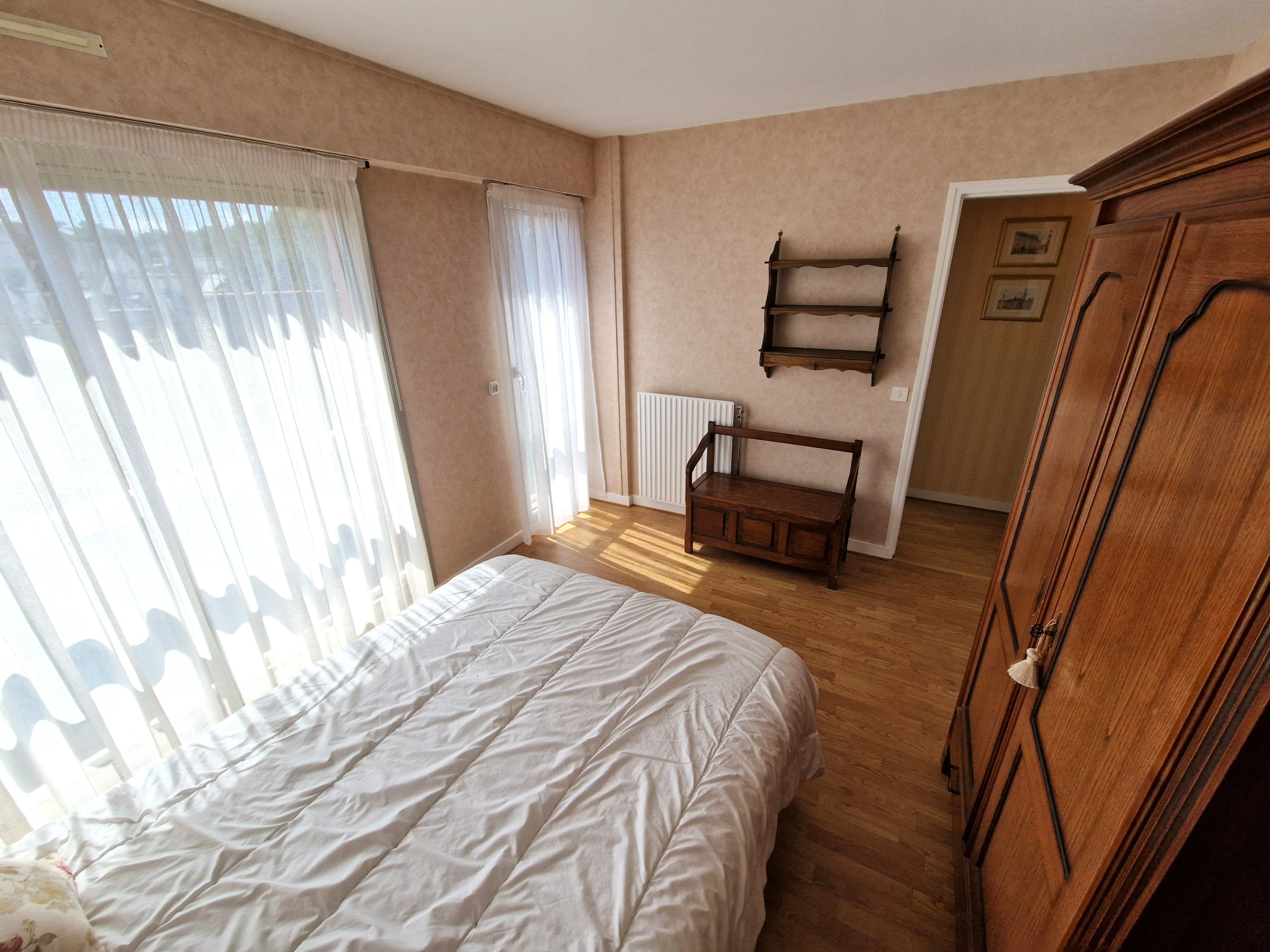 20260821_150421 Chambre appartement à Tréboul